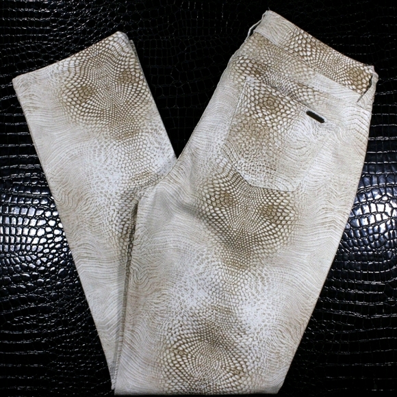 Jennifer Lopez Denim - JenniferLopez*Snake*StraightLeg